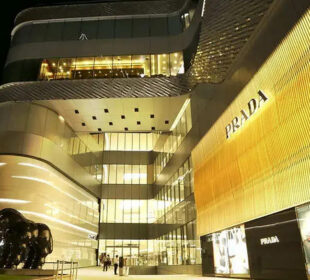 Jio World Plaza: A Luxury Shopping Haven with Unmatched Services