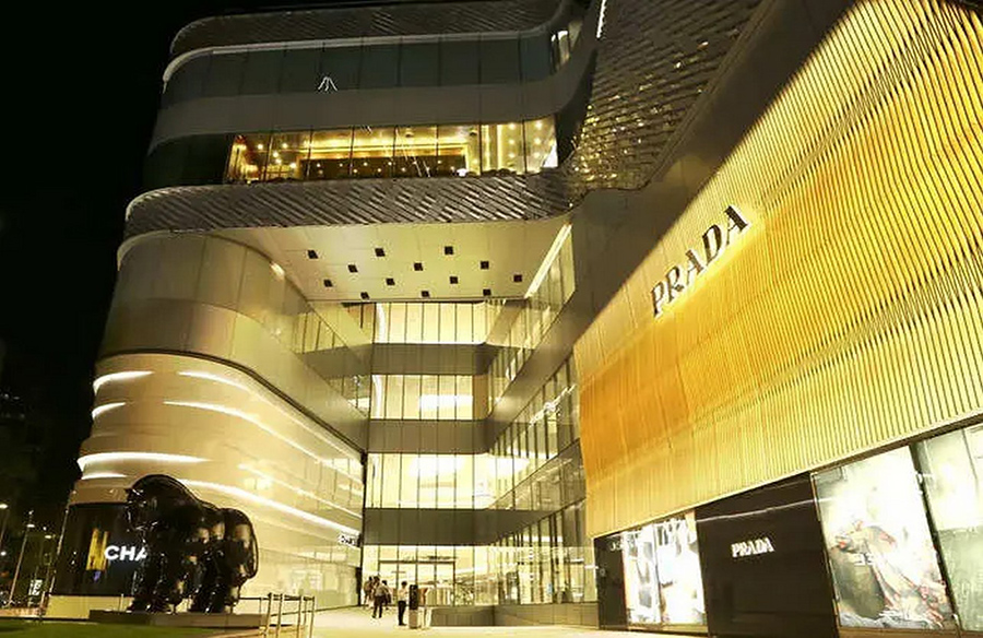Jio World Plaza: A Luxury Shopping Haven with Unmatched Services